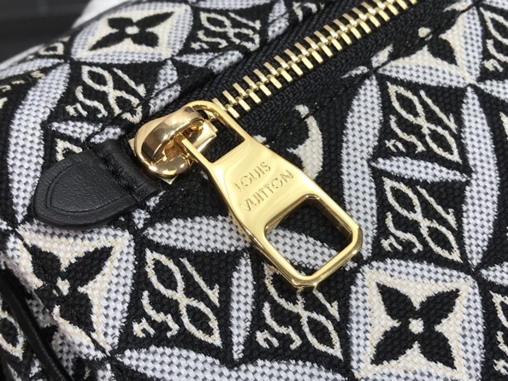 Classic Crossbody Bag