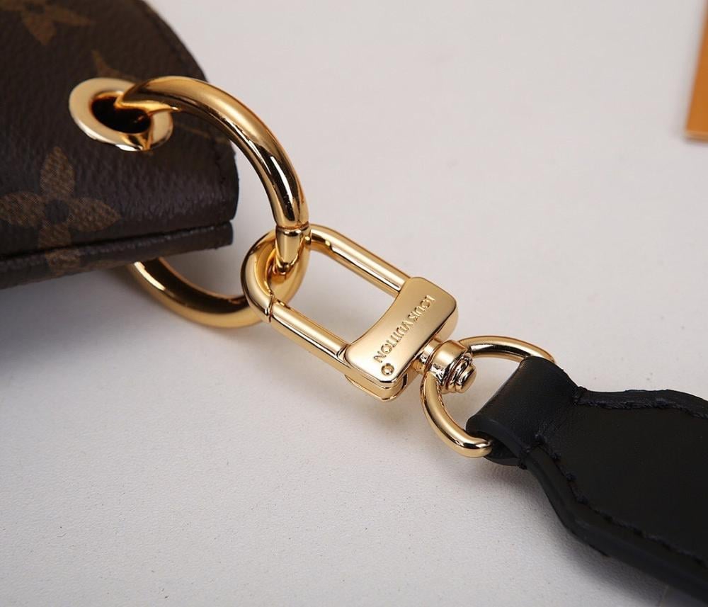Classic Refined Leather Shoulder Bag