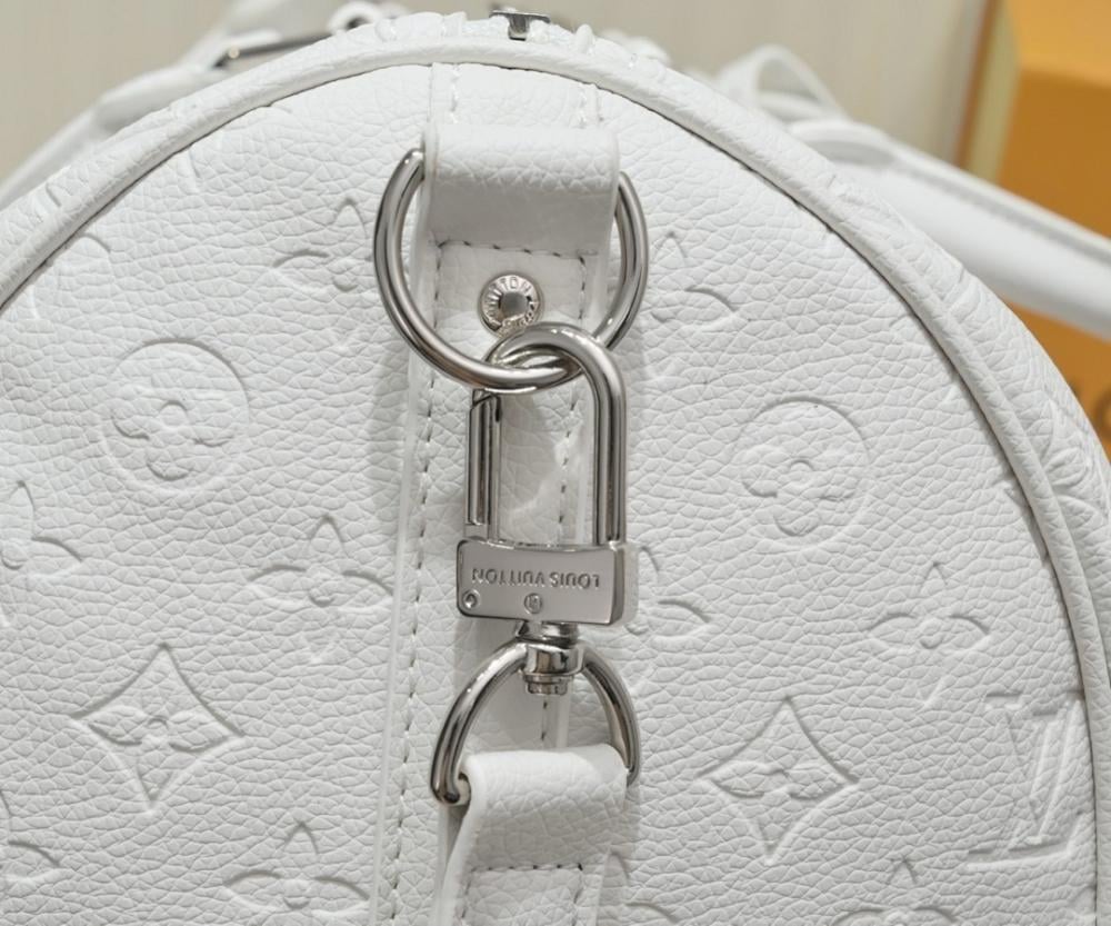 Stylish White Leather Travel Bag – Limited Edition