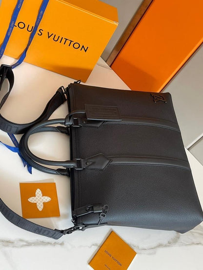 Modern Italian-Inspired Leather Crossbody Bag