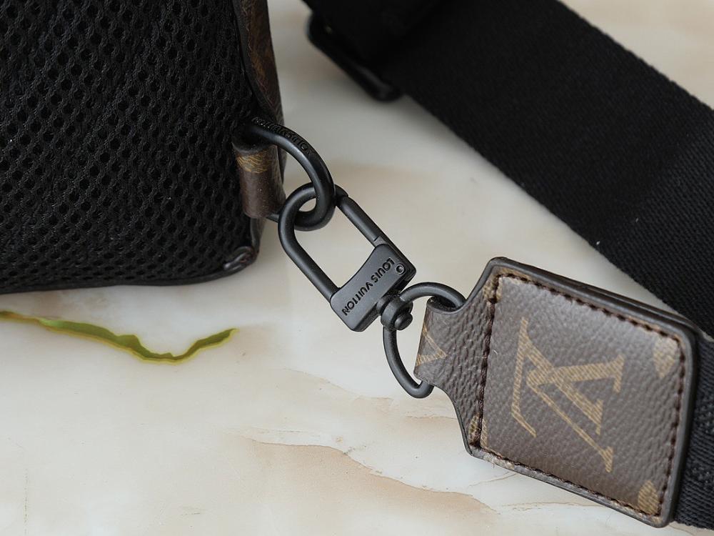 Italian-Inspired Elegant Shoulder Bag