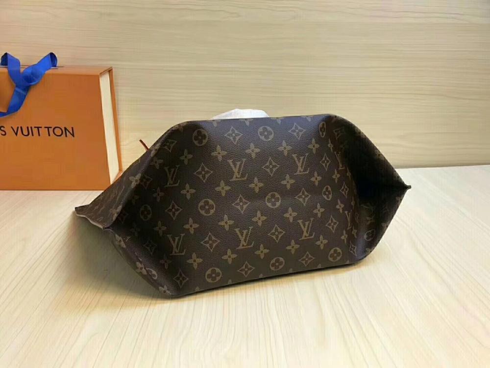 Modern Refined Shoulder Bag