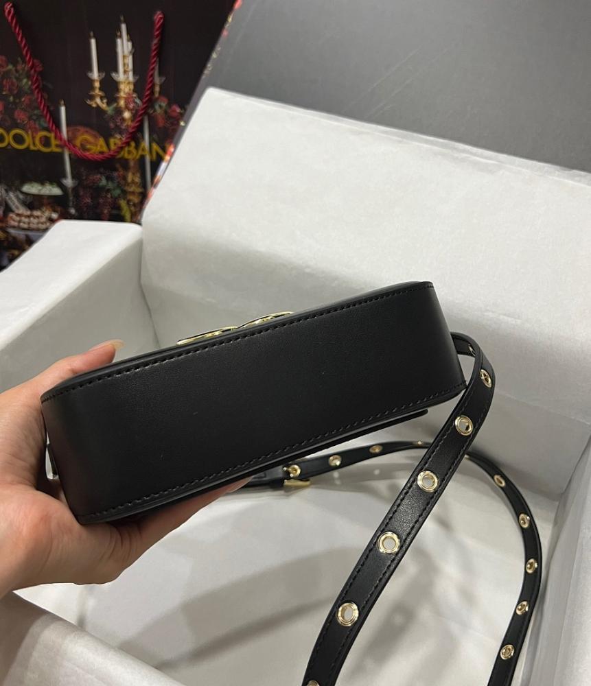 Modern Italian-Inspired Shoulder Bag