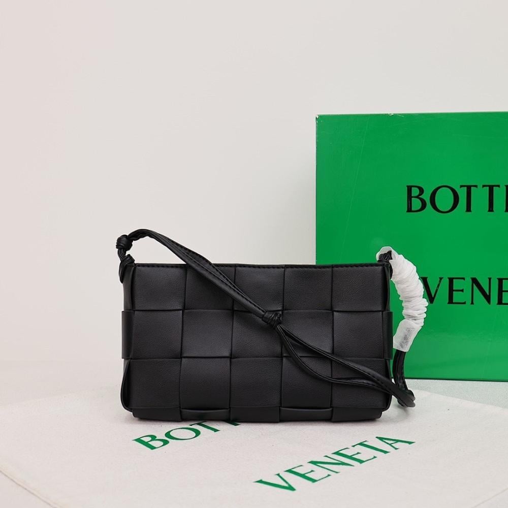 Modern Stylish Woven Shoulder Bag