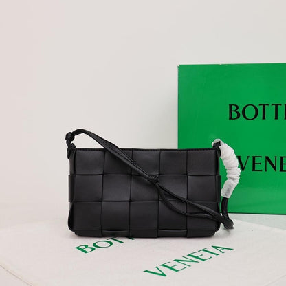 Modern Stylish Woven Shoulder Bag