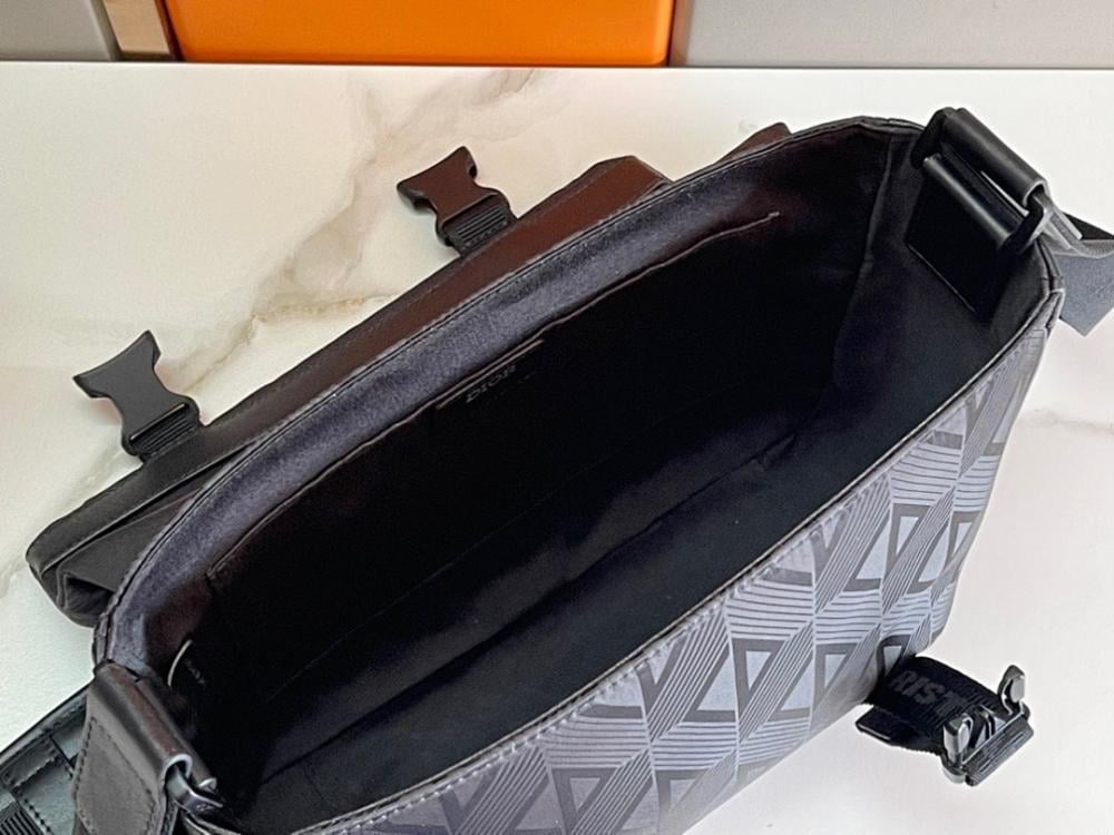 Stylish Black Quilted Leather Shoulder Bag – Limited Edition