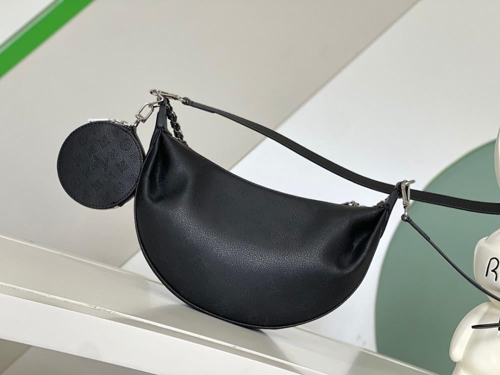 Elegant Stylish Woven Calfskin Shoulder Bag – Limited Edition