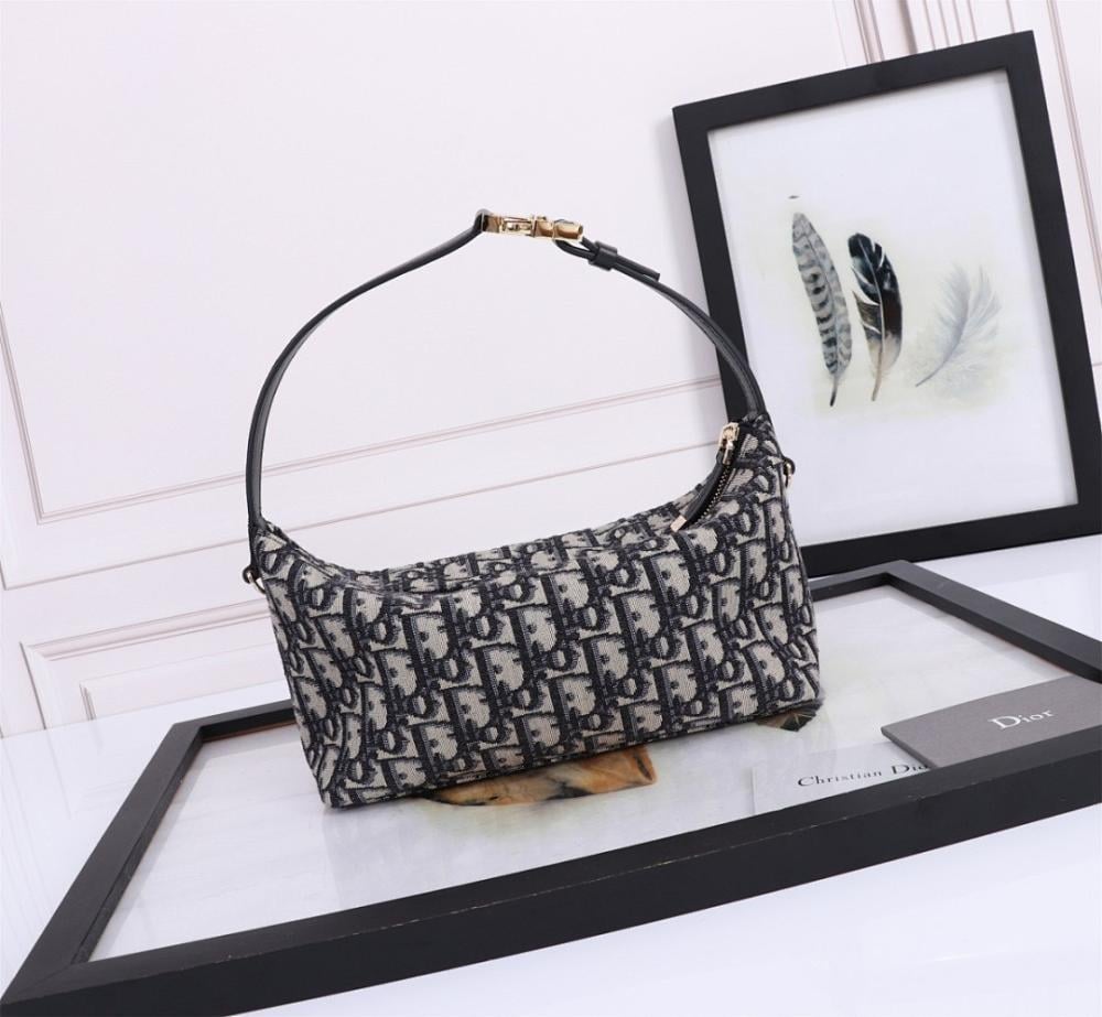 Luxury Embroidered Shoulder Bag – Limited Edition