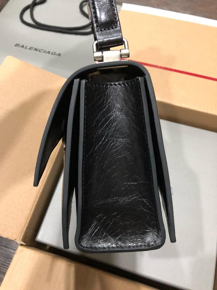 Stylish Calfskin Shoulder Bag – Limited Edition