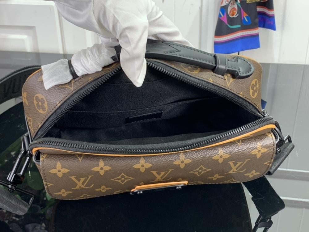 Classic Shoulder Bag