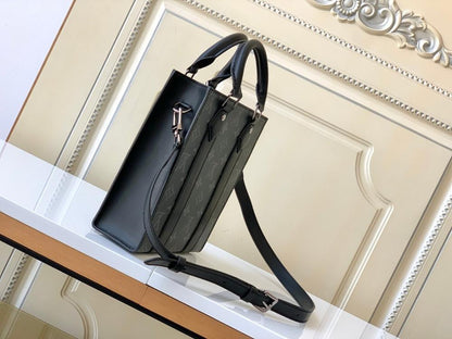Classic Modern Leather Shoulder Bag
