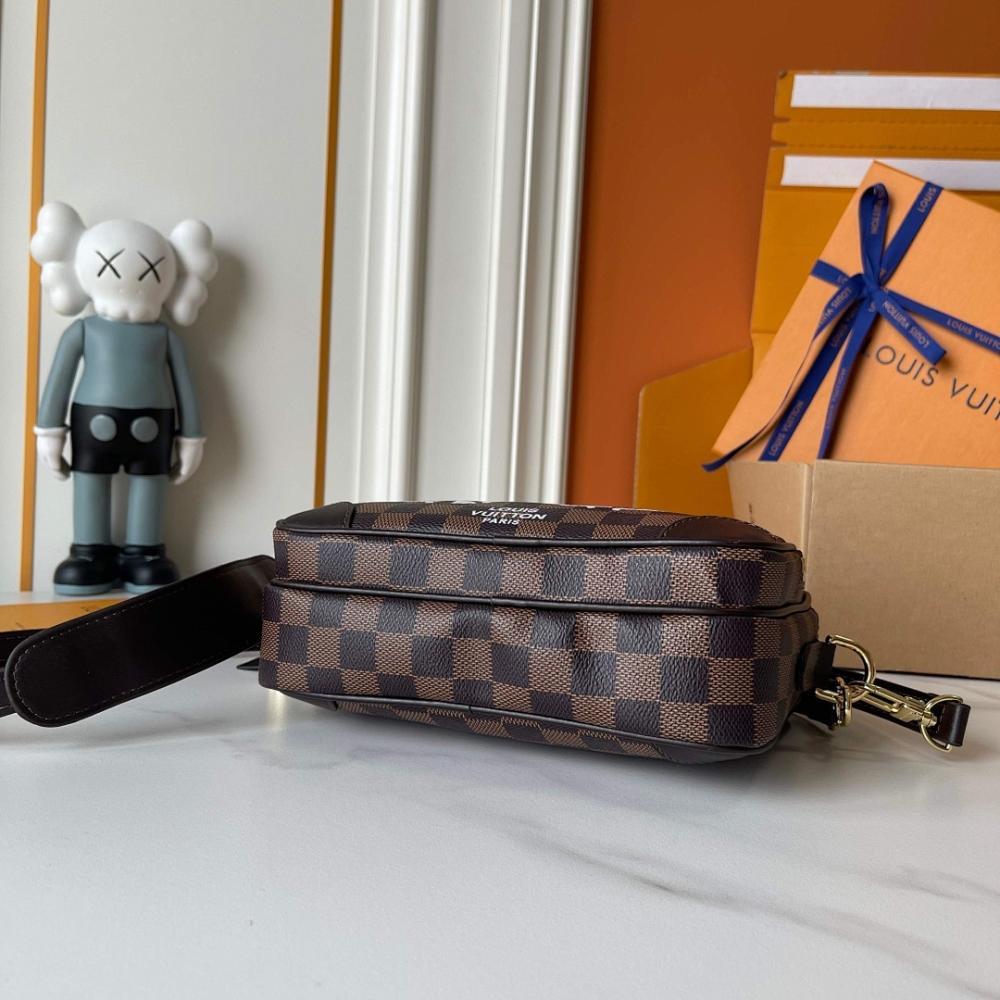 Stylish Refined Black Shoulder Bag