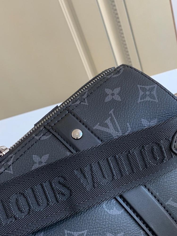 Luxury Leather Crossbody Bag – Limited Edition