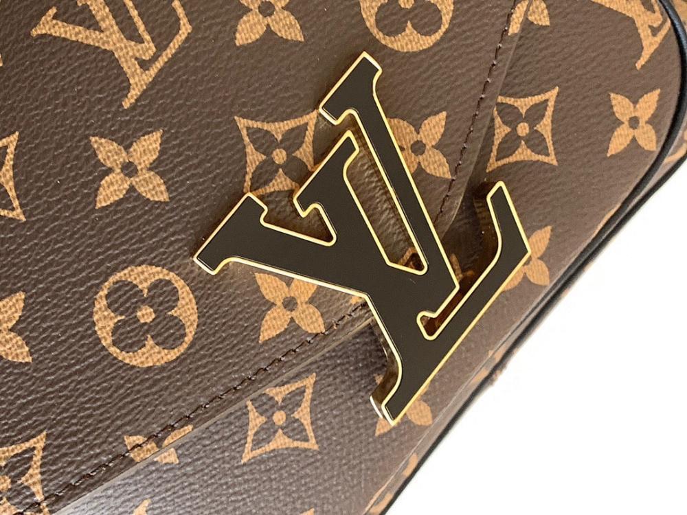 Italian-Inspired Elegant Leather Crossbody Bag