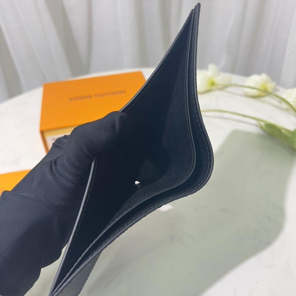 Italian-Inspired Stylish Calfskin Wallet