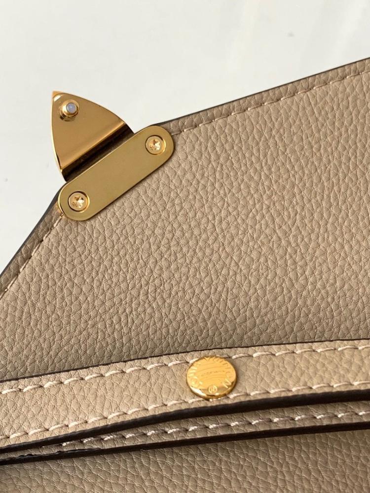 Stylish Calfskin Shoulder Bag – Special Edition