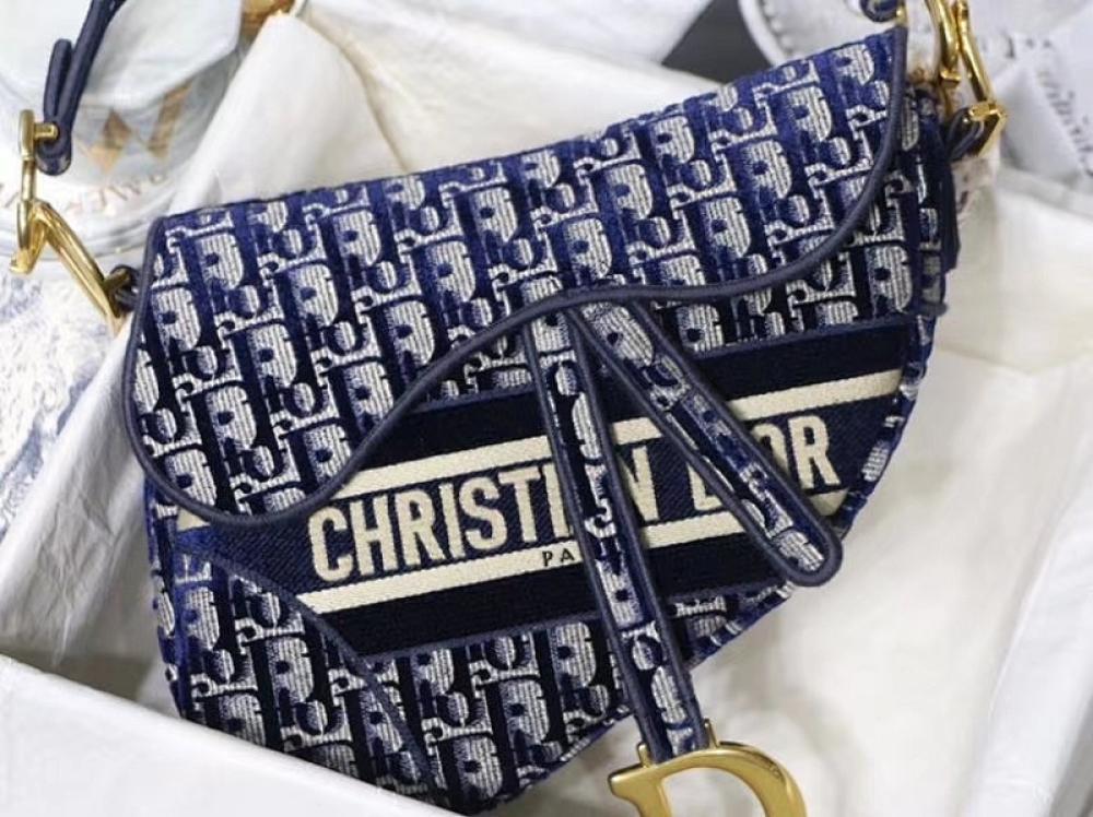 Classic Shoulder Bag