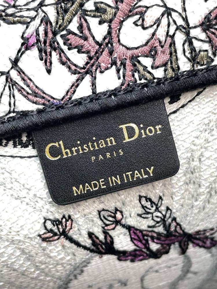 Modern Refined Embroidered Shoulder Bag