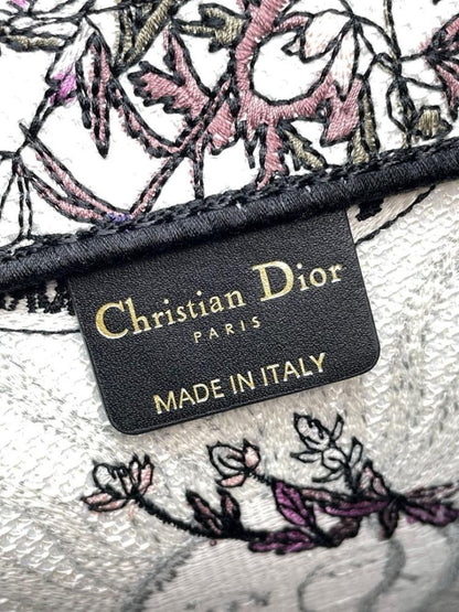 Modern Refined Embroidered Shoulder Bag