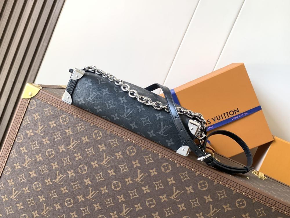 Classic Shoulder Bag