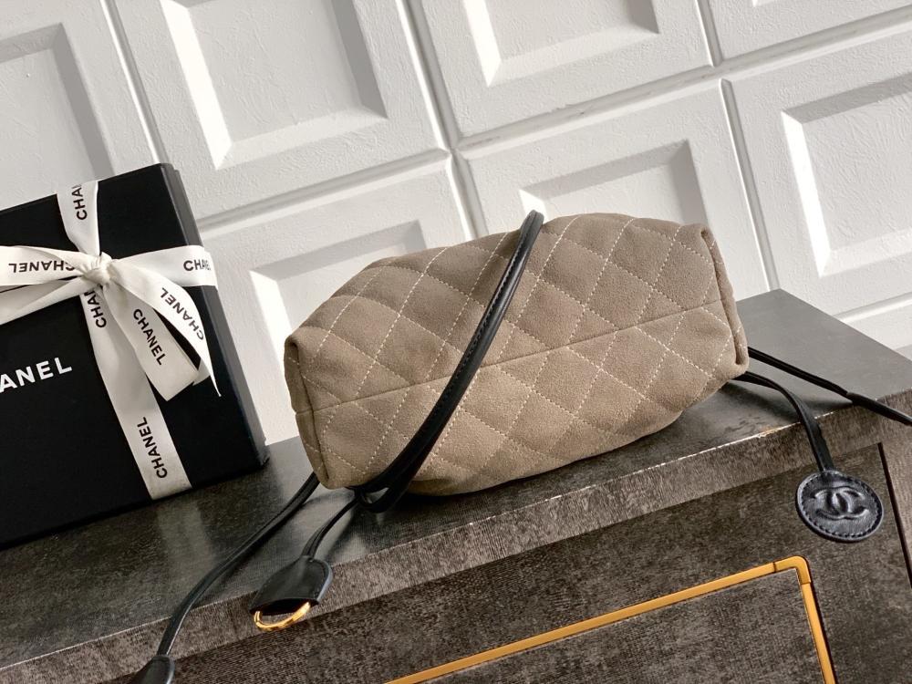 Classic Quilted Leather Shoulder Bag