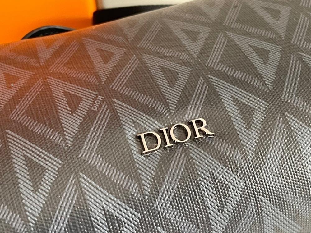 Elegant Grey Leather Shoulder Bag – Limited Edition