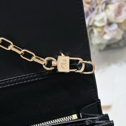 Classic Modern Leather Shoulder Bag