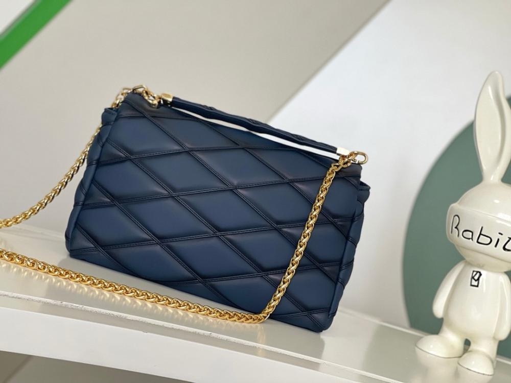 Stylish Quilted Lambskin Shoulder Bag – Limited Edition