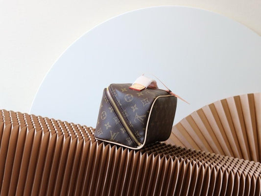 Modern Refined Crossbody Bag