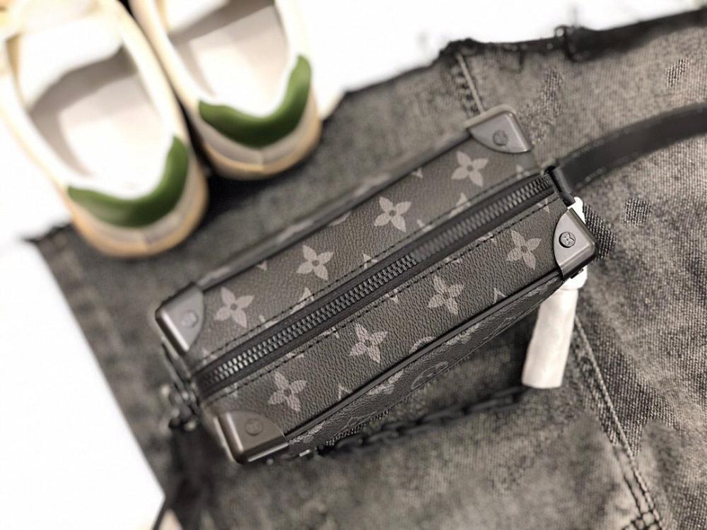 Modern Elegant Crossbody Bag