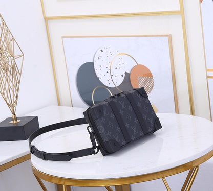 Classic Modern Leather Shoulder Bag