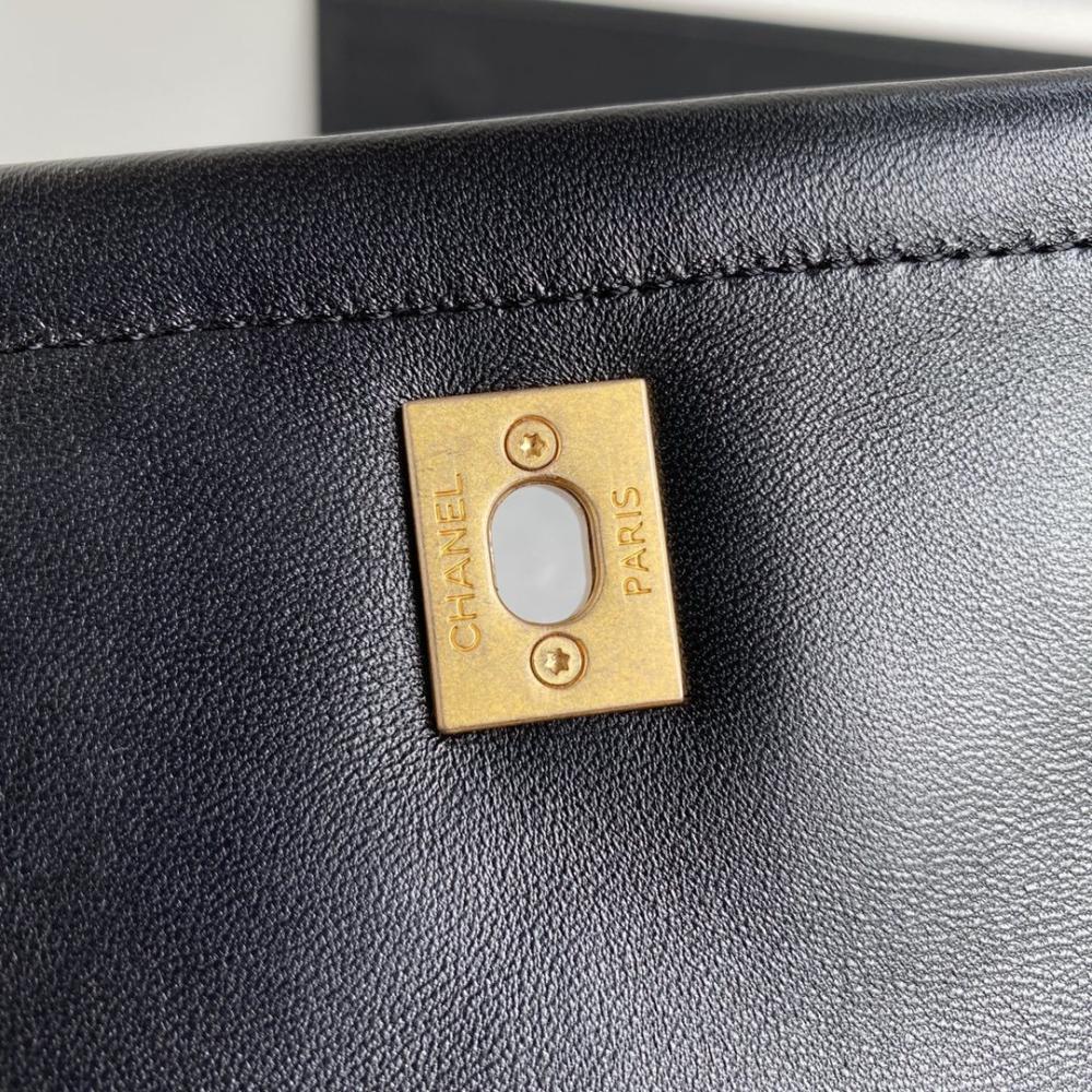 Elegant Leather Shoulder Bag
