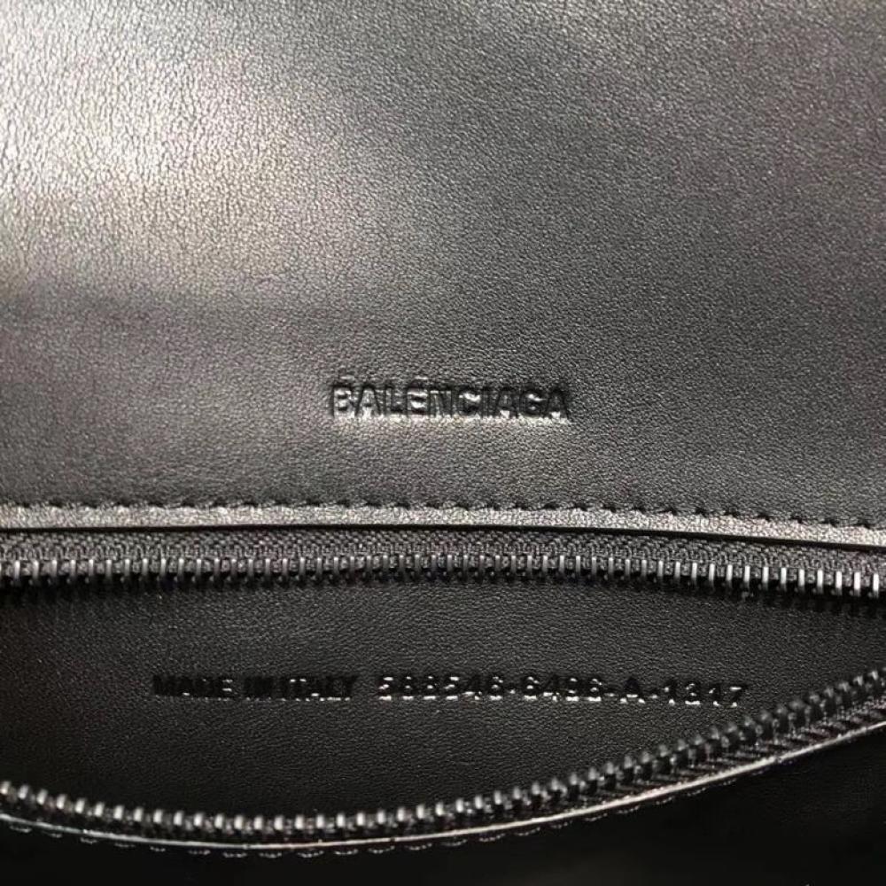 Classic Leather Shoulder Bag