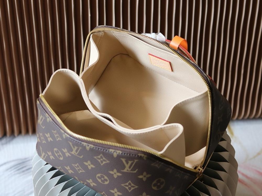 Modern Refined Crossbody Bag