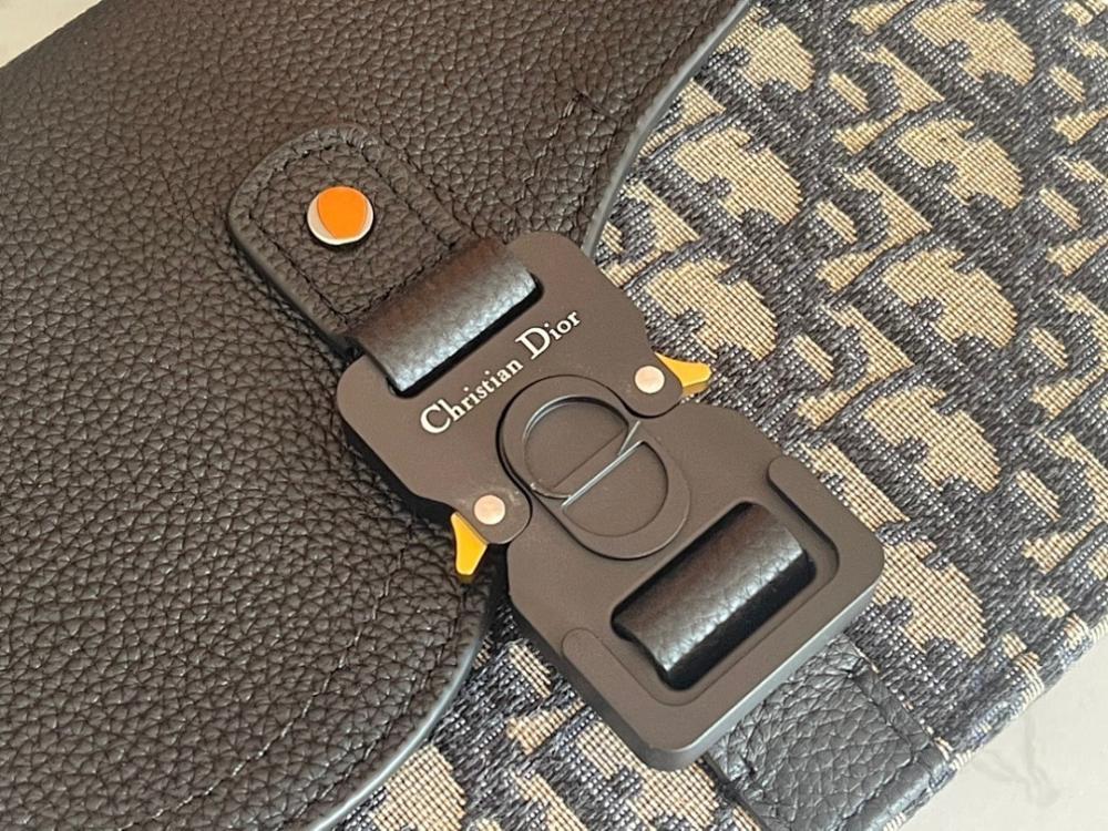 Stylish Refined Black Calfskin Shoulder Bag