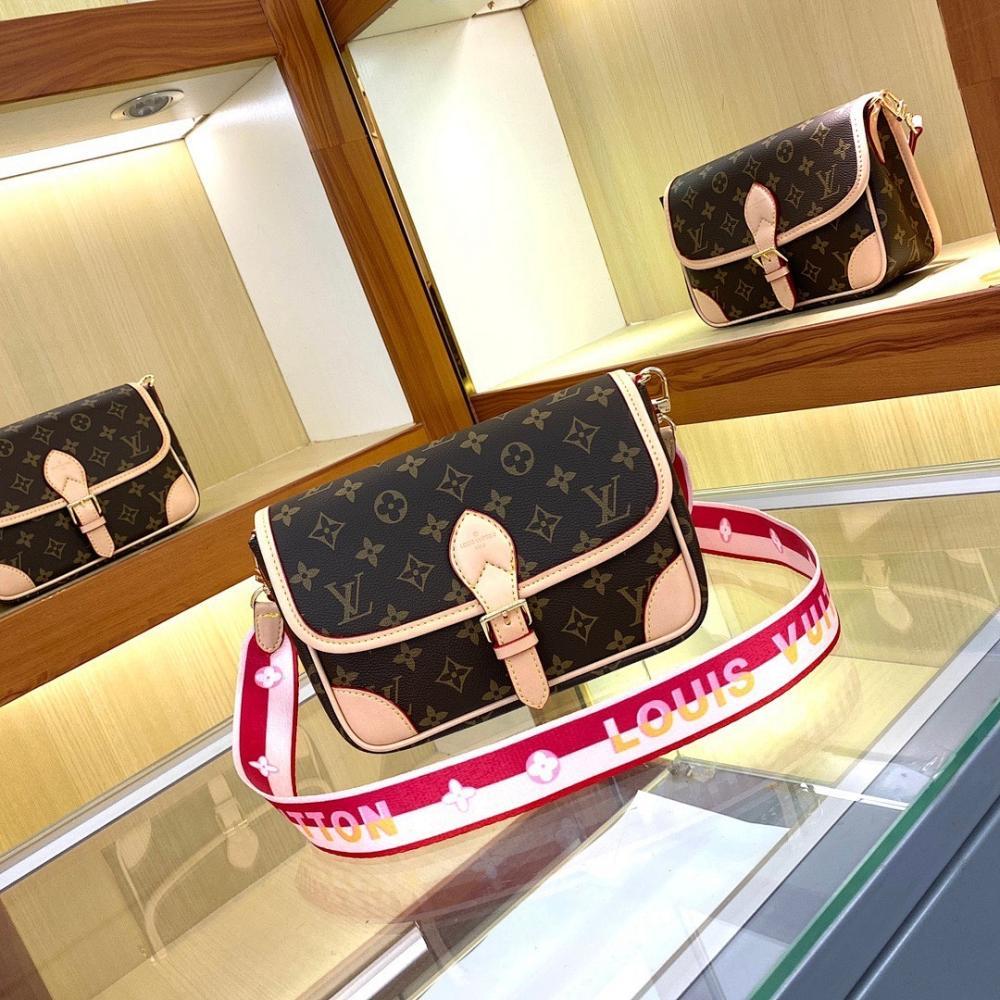 Italian-Inspired Elegant Leather Bag