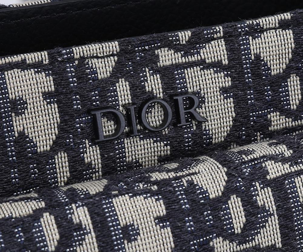 Elegant Refined Black Quilted Calfskin Shoulder Bag