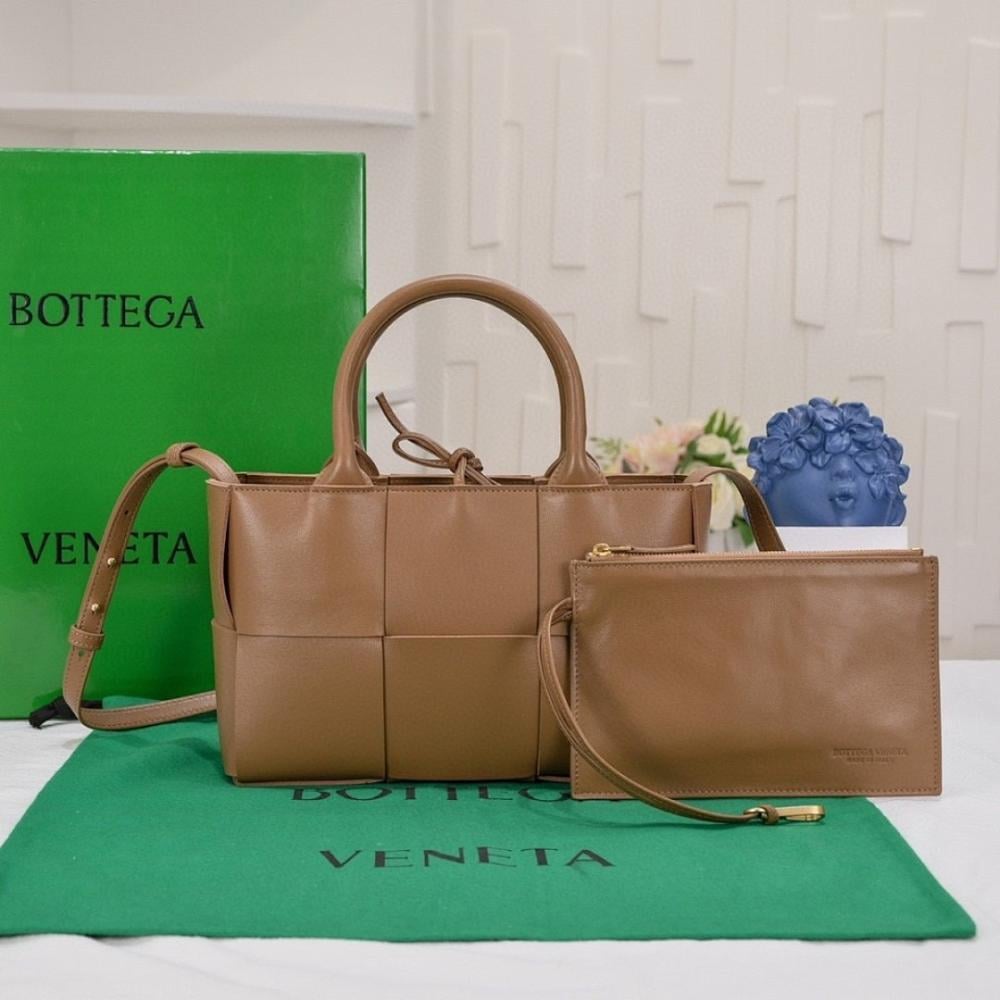 Alma Tote Bag