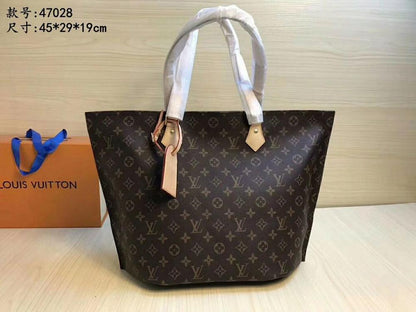 Modern Refined Shoulder Bag