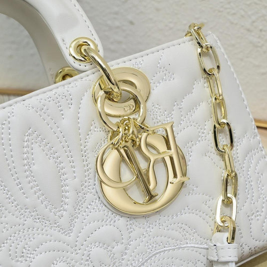 Classic Refined Gold Quilted Shoulder Bag