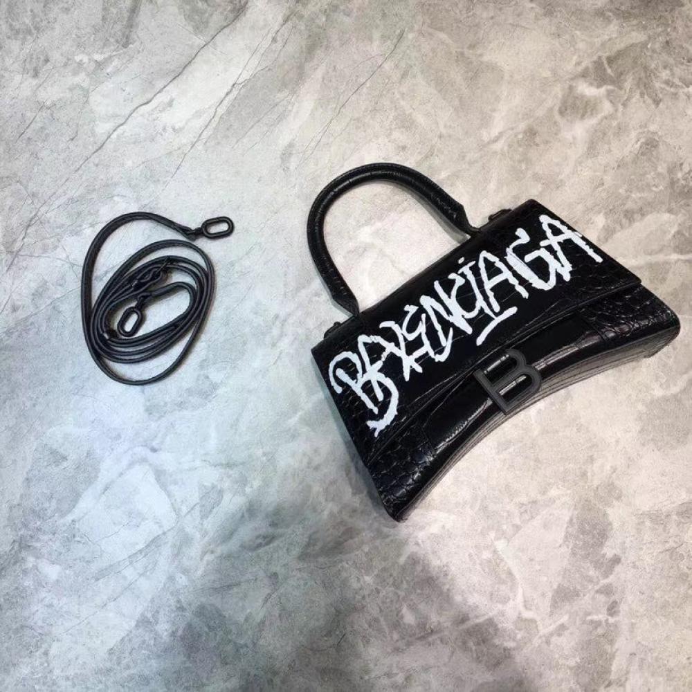 Classic Leather Shoulder Bag