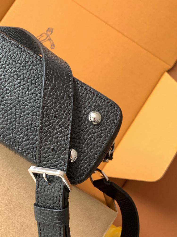 Classic Leather Shoulder Bag