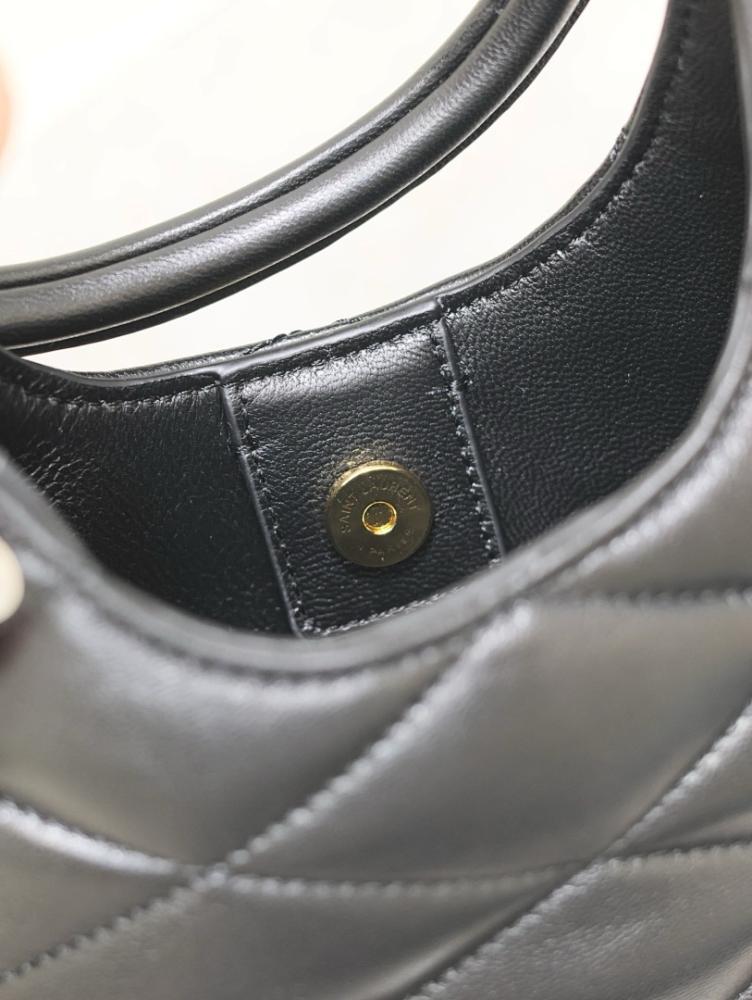 Stylish Lambskin Shoulder Bag – Limited Edition