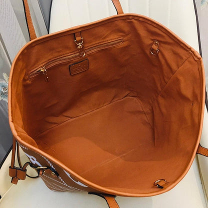 Elegant Refined Leather Crossbody Bag