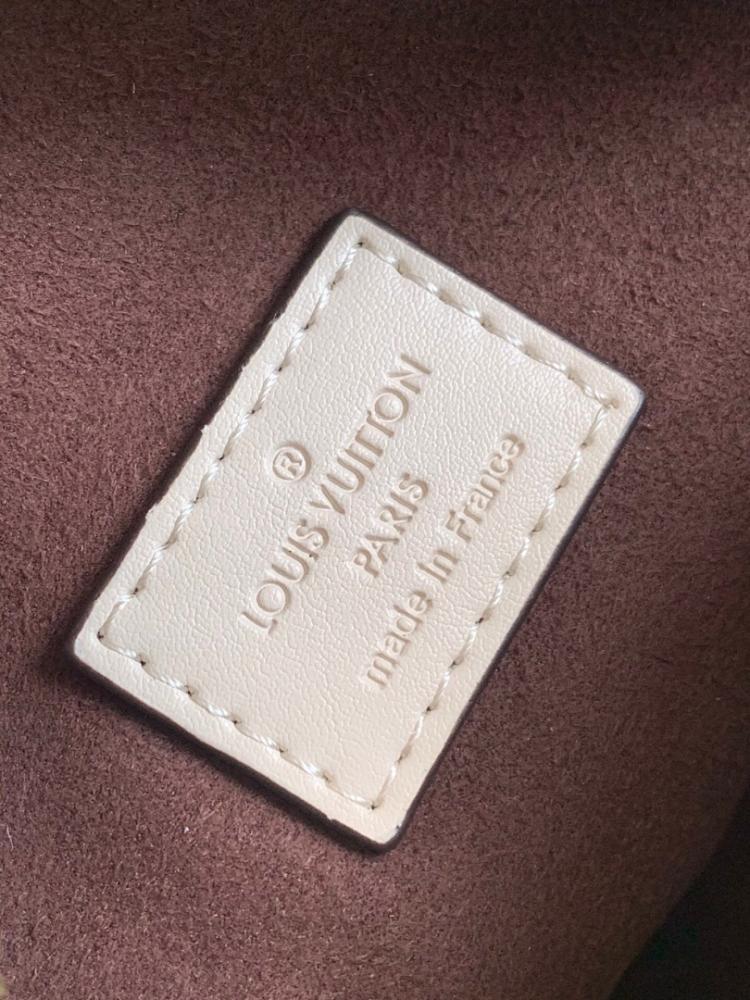 Modern Refined Shoulder Bag