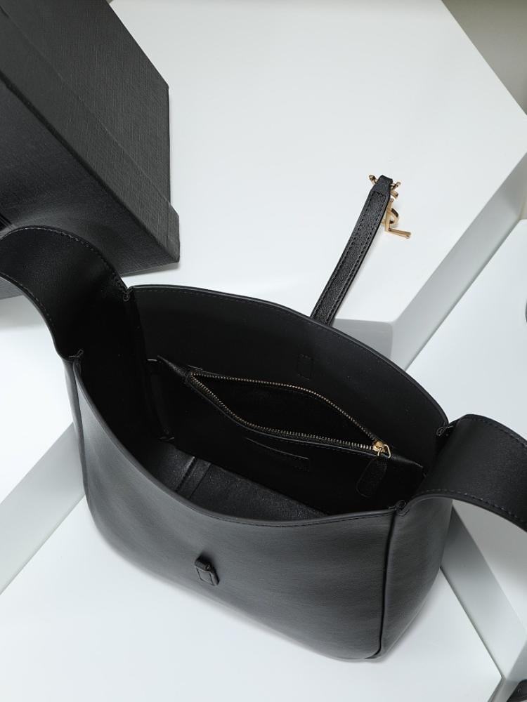Elegant Refined Leather Bag