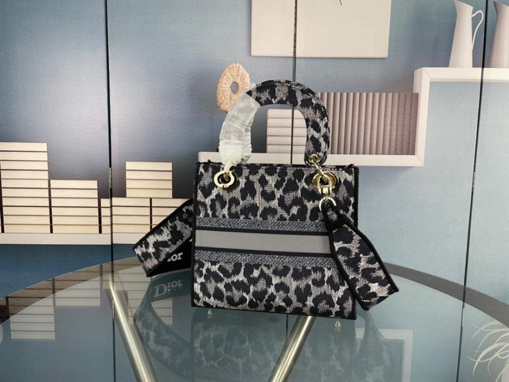 Modern Luxury Embroidered Shoulder Bag – Special Edition
