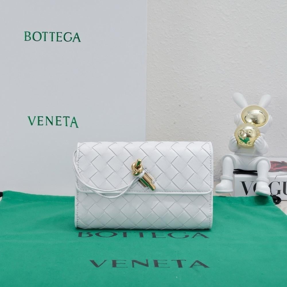 Modern Elegant Woven Bag – Limited Edition