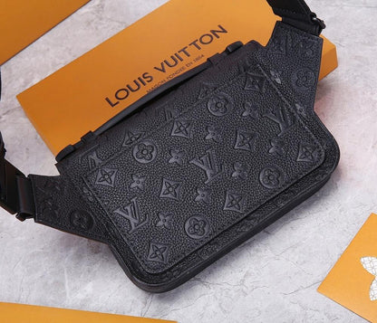 Italian-Inspired Elegant Black Leather Shoulder Bag