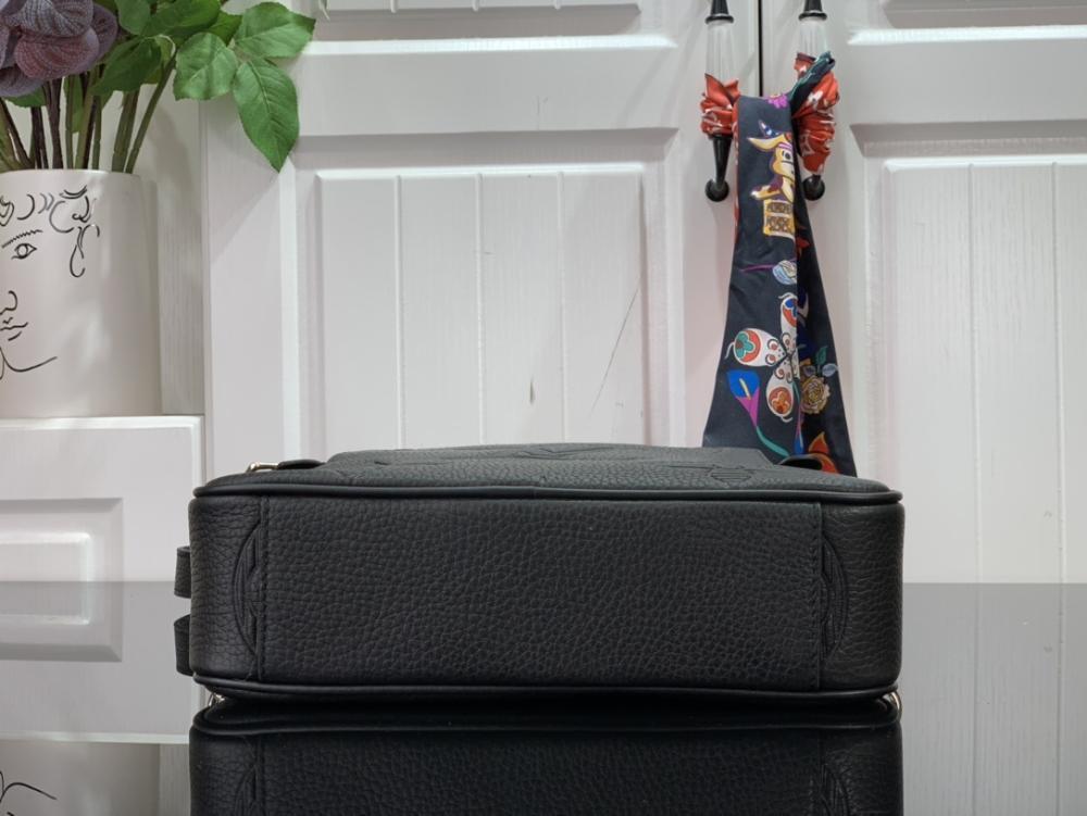 Elegant Messenger Bag